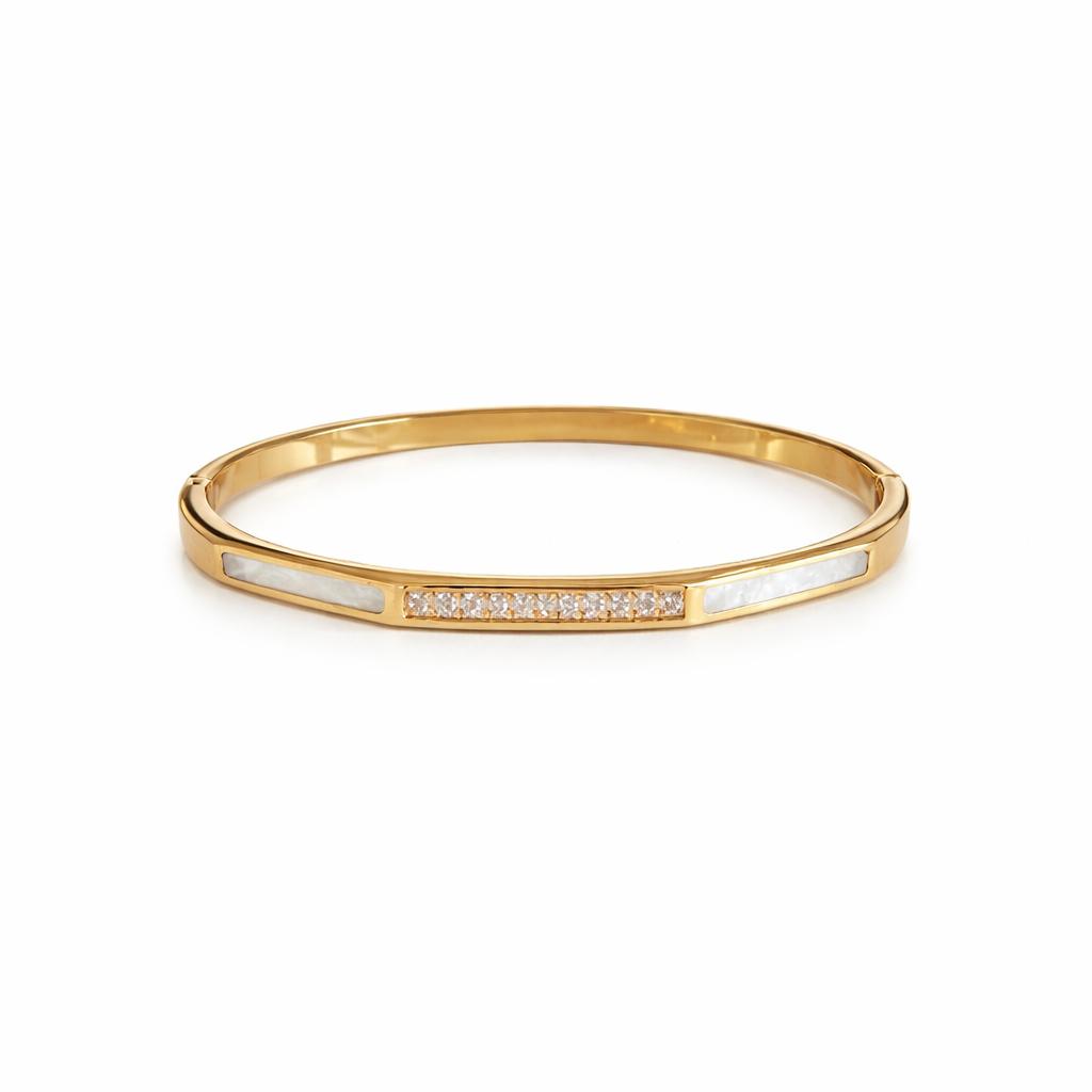 Elegant Laura bracelet jonc in gold, featuring a sleek design and minimalist style, perfect for everyday wear.