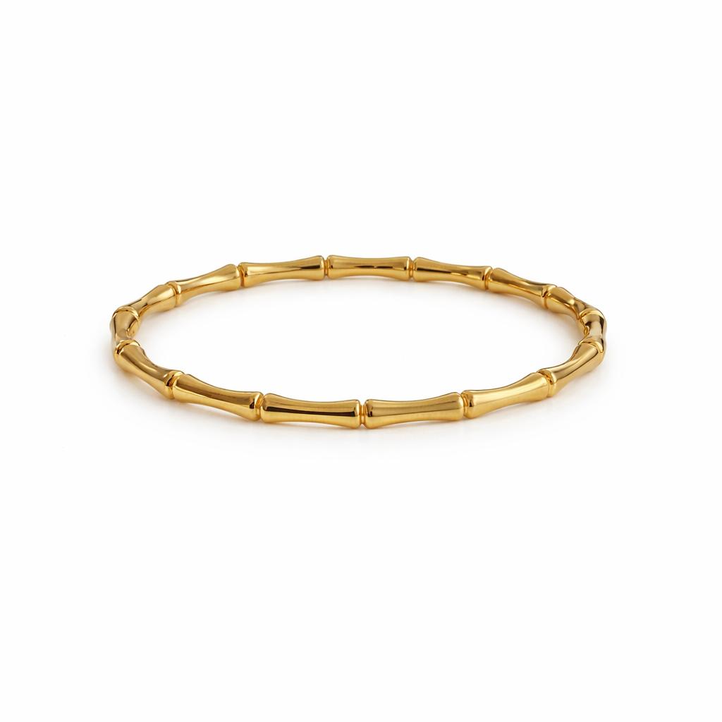 Elegant Amelie jonc bracelet with a sleek design, showcasing a polished finish and a modern aesthetic.